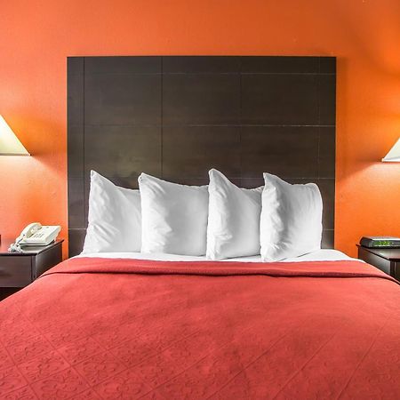 Quality Inn Morton At I-74 Room photo