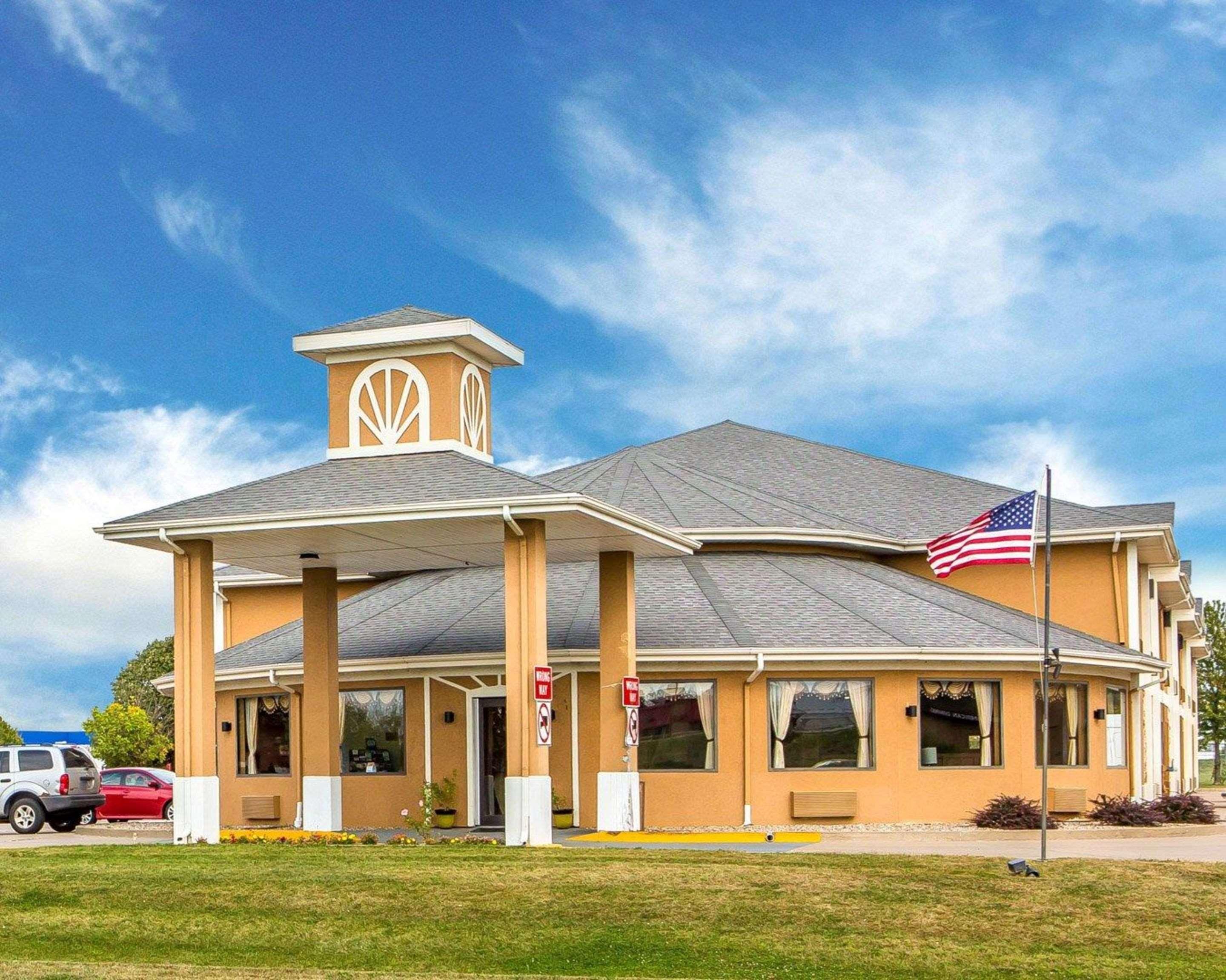 Quality Inn Morton At I-74 Exterior photo