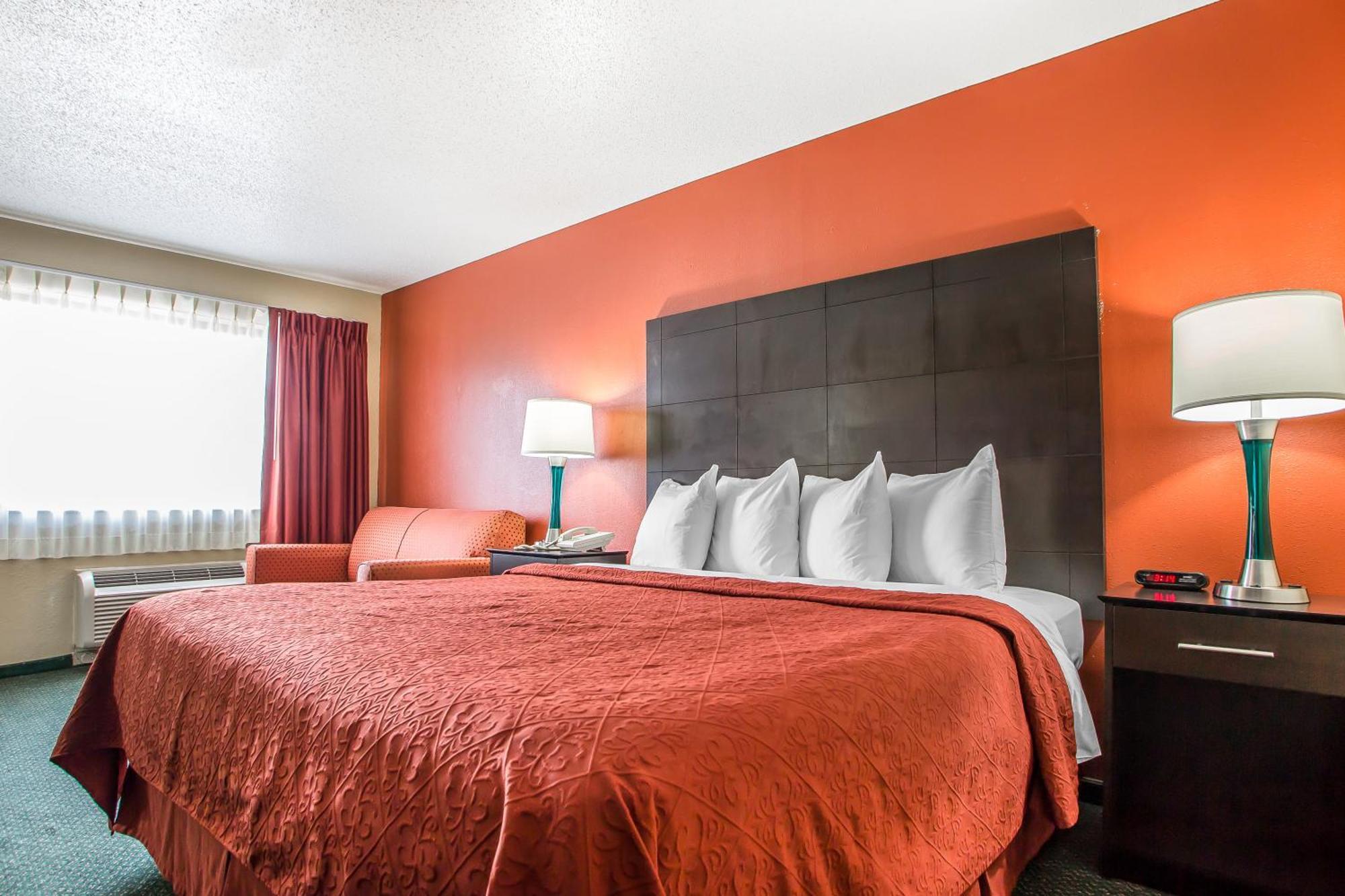 Quality Inn Morton At I-74 Room photo