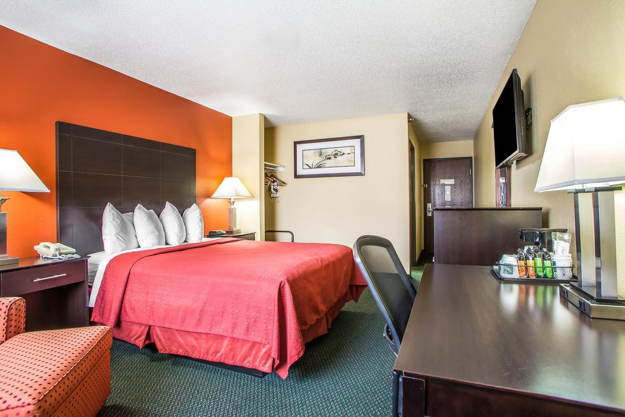 Quality Inn Morton At I-74 Room photo